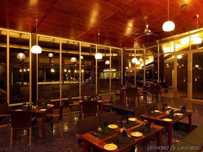 Club Mahindra Puducherry Pūrnānkuppam Restaurant foto